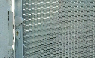 Pozinkovan� dve�e s tahokovem